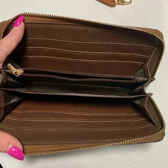 Vegan Leather Wallet, NWOT. Excellent Quality . - Picture 3 of 3